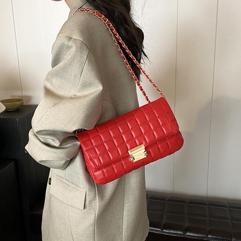 New Summer Versatile Chain Crossbody Bag Fashionable One Shoulder Stick Bag with Lingge Embroidered Thread