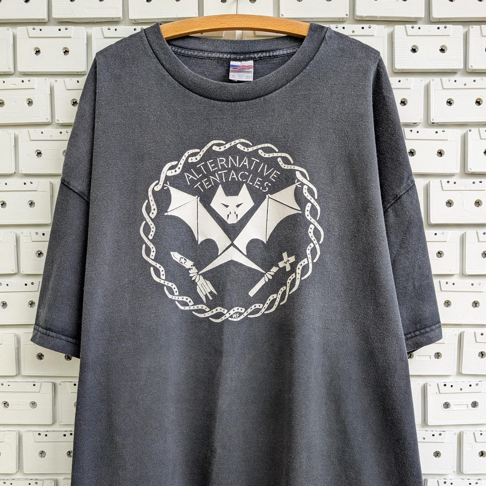 Vintage 00s Alternative Tentacles T shirt Bat Logo Graphic Punk Rock Hardcore Heavy Metal Record Label Merch Tee Size 3XL 3XL