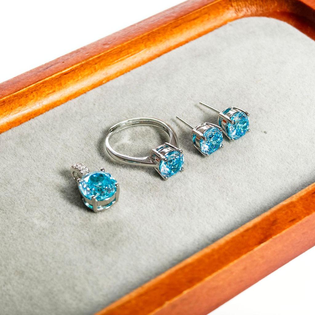 Conjunto de Pendientes, Colgante y Anillo Gessen Jewelry de Diamantes Corte Rosa Azul Claro