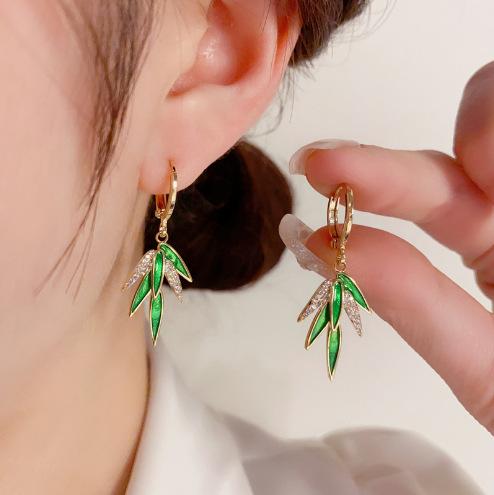 Fashion Geometric Bow Flower Pearl Earrings Women'S Premium Versatile Small Fragrant Wind Earrings