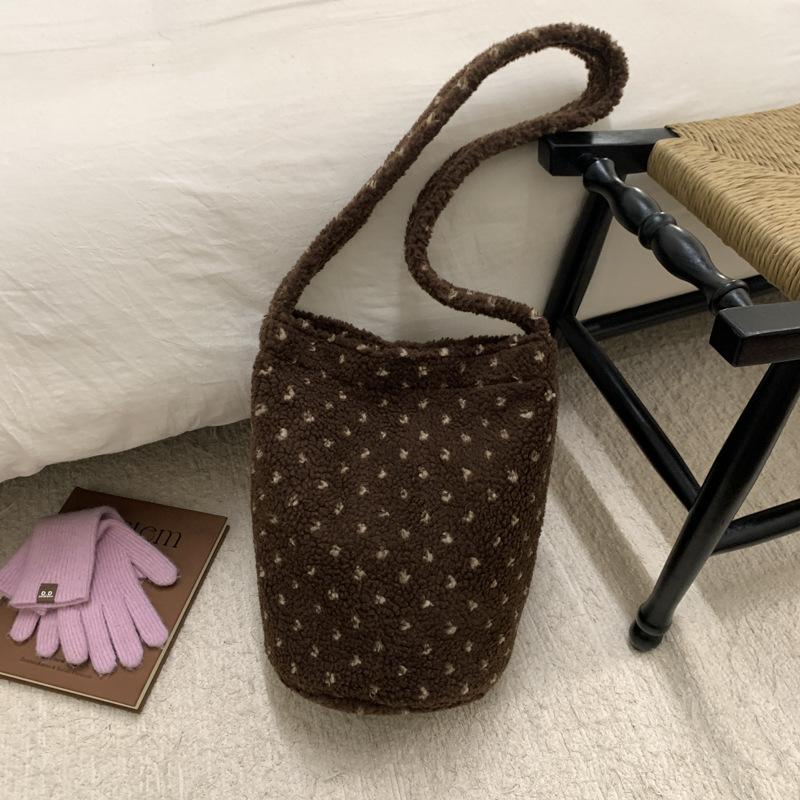 

2025 autumn new fashion shoulder bag Korean high-value large-capacity tote bag simple commuter shoulder bag кофейный