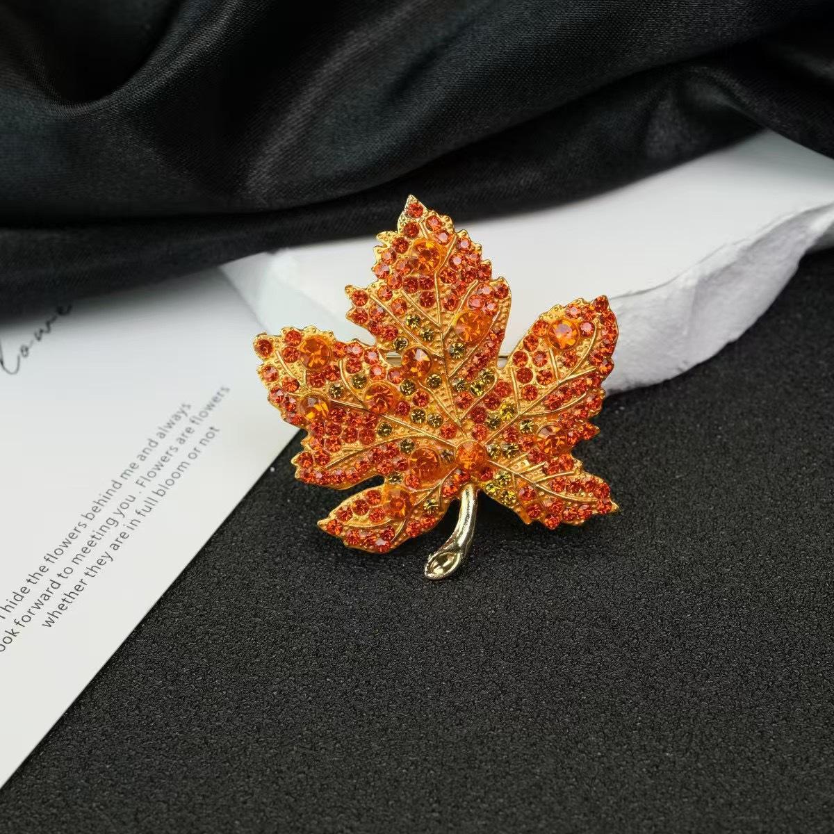 

Элегантная брошь «Кленовый лист»: Роскошная и универсальная брошь для женщин лист/кленовый