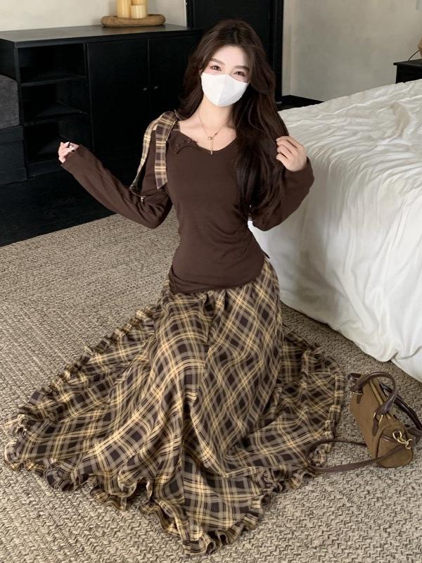 Asymmetrical Hem Off-Shoulder Top & Skirt Set with Stylish Design