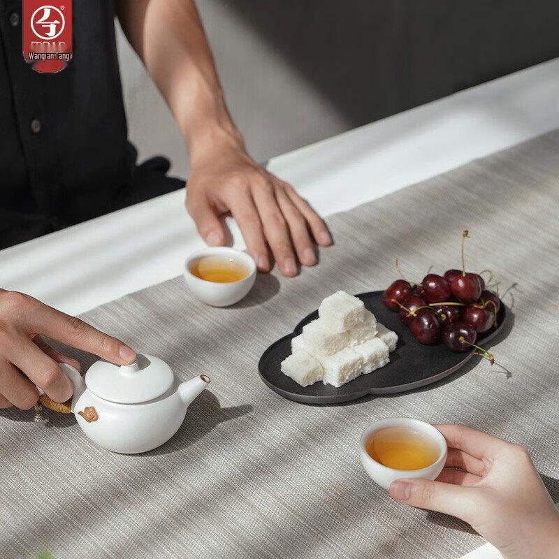 

Wanqian Tang Yunqi Ceramic Tea Set: Mutton-fat White Glaze