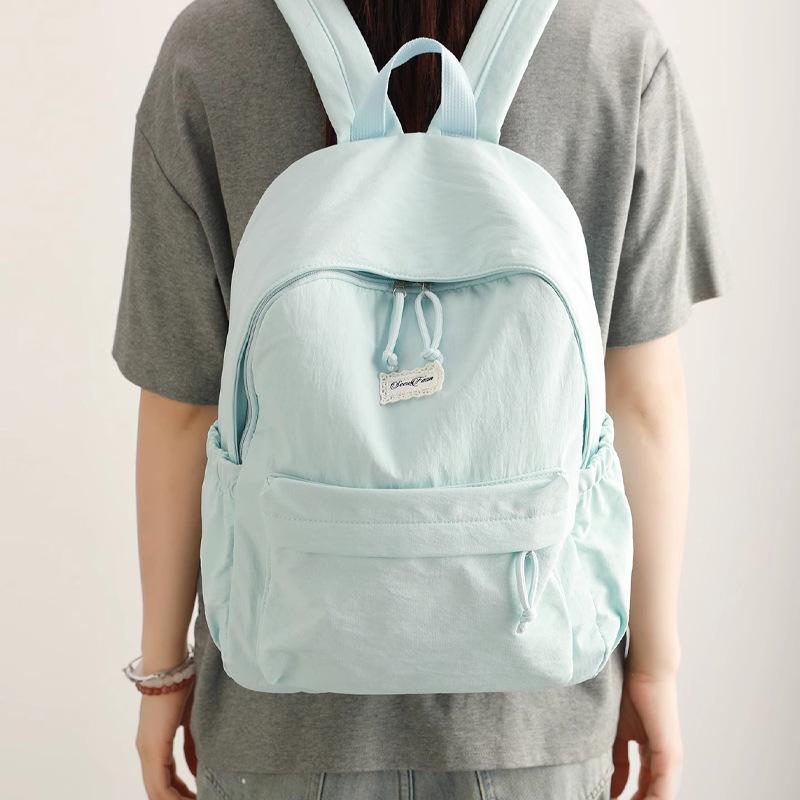 High-value solid-color backpack women's 2025 new college student schoolbag large-capacity lightweight short-distance travel backpack