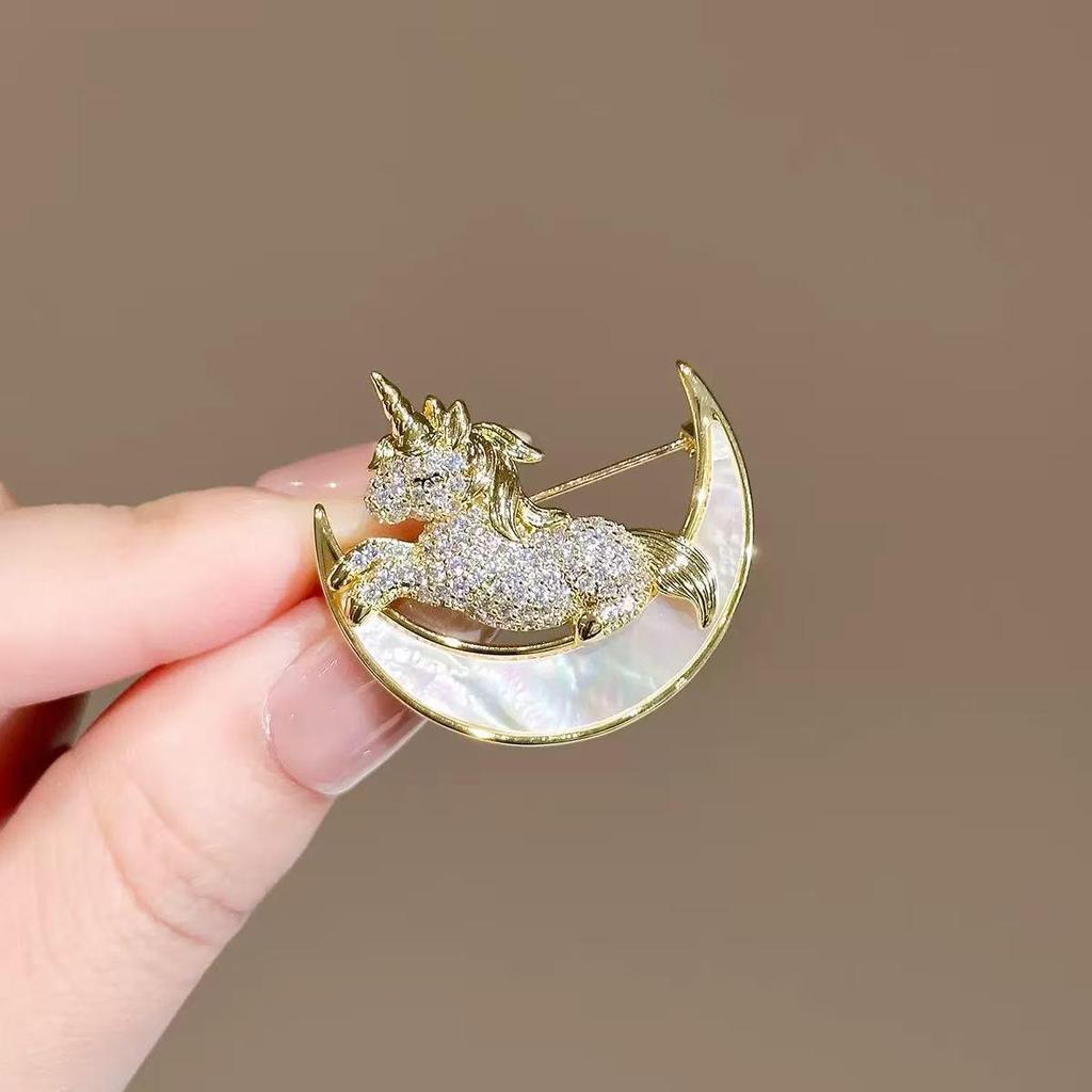 Elegant Pearl Brooch for Women's Suits - High-End Jewelry Pin