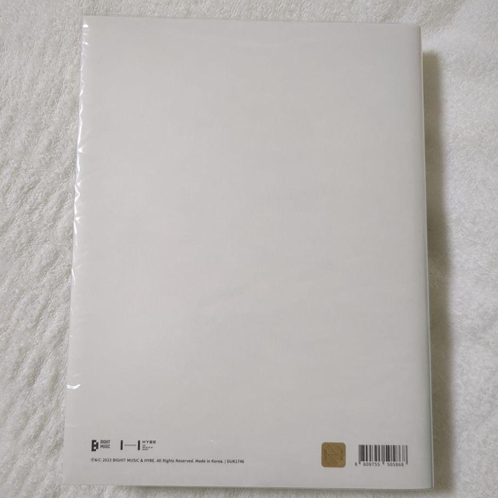 [USED] BEYOND THE STAGE BTS Photobook with Bonus Sticker