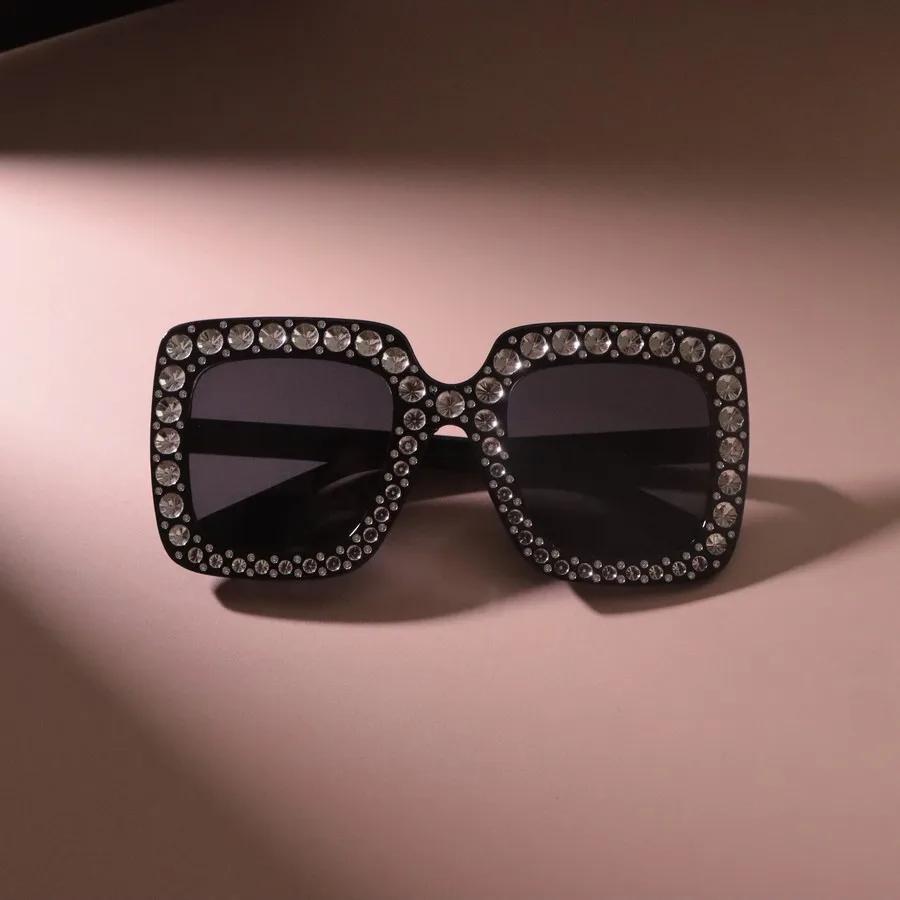 Luxuriöse Sonnenbrille mit großem Rahmen Damen Herren Quadratische Sonnenbrille Weiblich Lässig Schwarze Farben Spiegel Designer Marke Mode