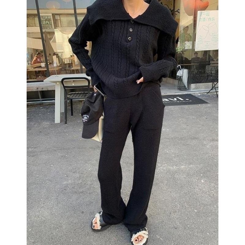

Женский трикотажный костюм-двойка с косами на лацканах, осенне-зимний ленивый повседневный новый комплект с широкими брюками и трикотажным свитером One size чёрный