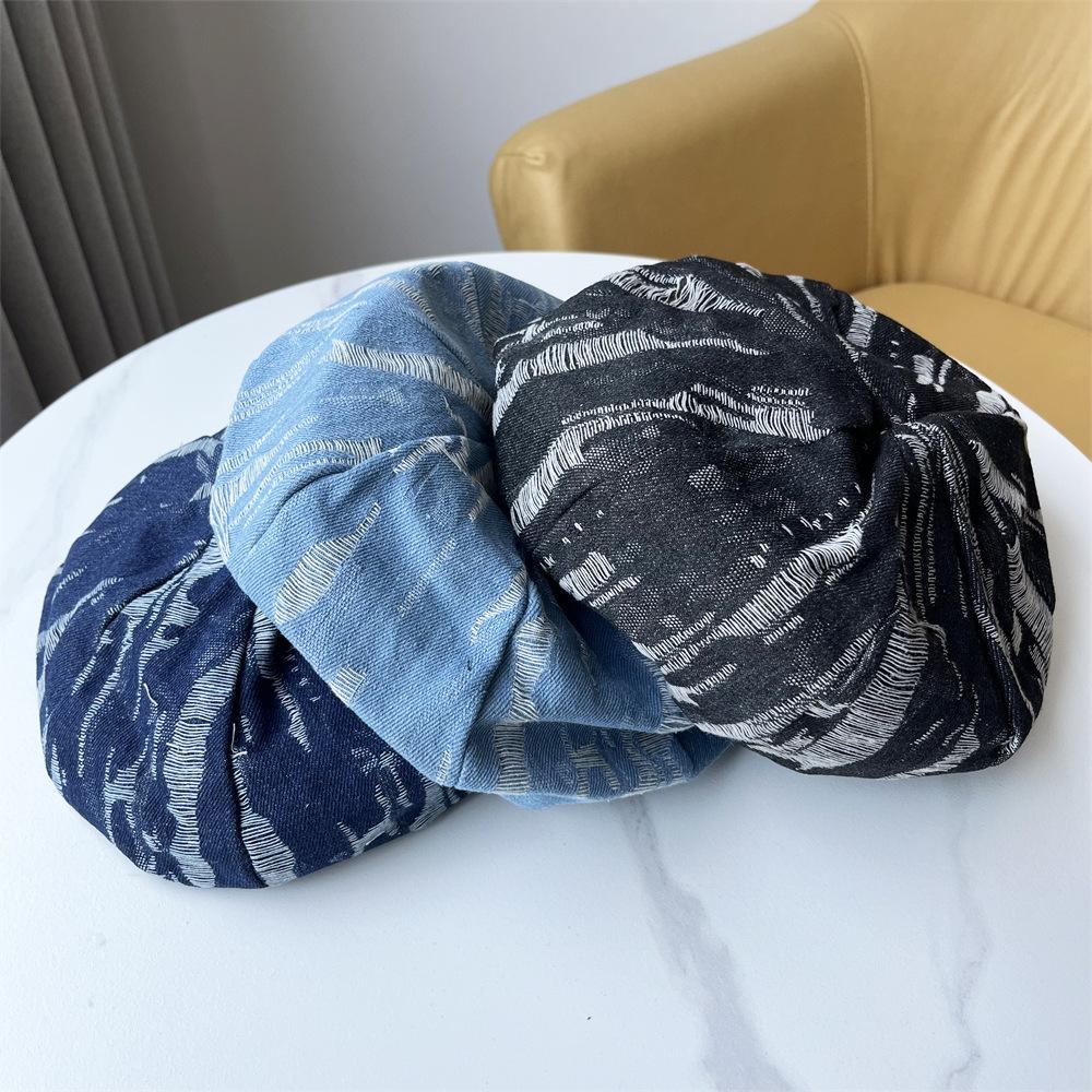 Versatile spring and autumn retro washed denim beret women's fashion trend street painter hat shows small face