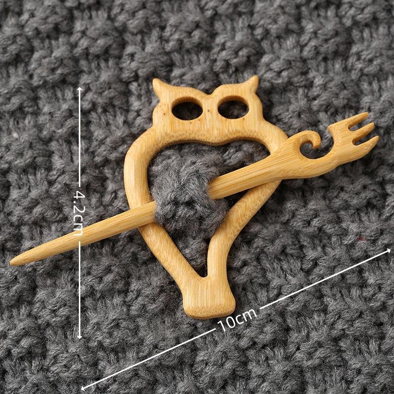 Brooch Pin with Woodenanimal Pattern
