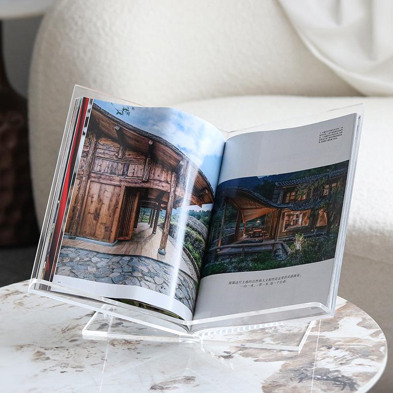 Lehký luxusní akrylový regál na knihy ve tvaru V Stojan na časopisy Ornamenty Hotel Modelový pokoj Domů Obývací pokoj Ložnice Dekorace pracovny