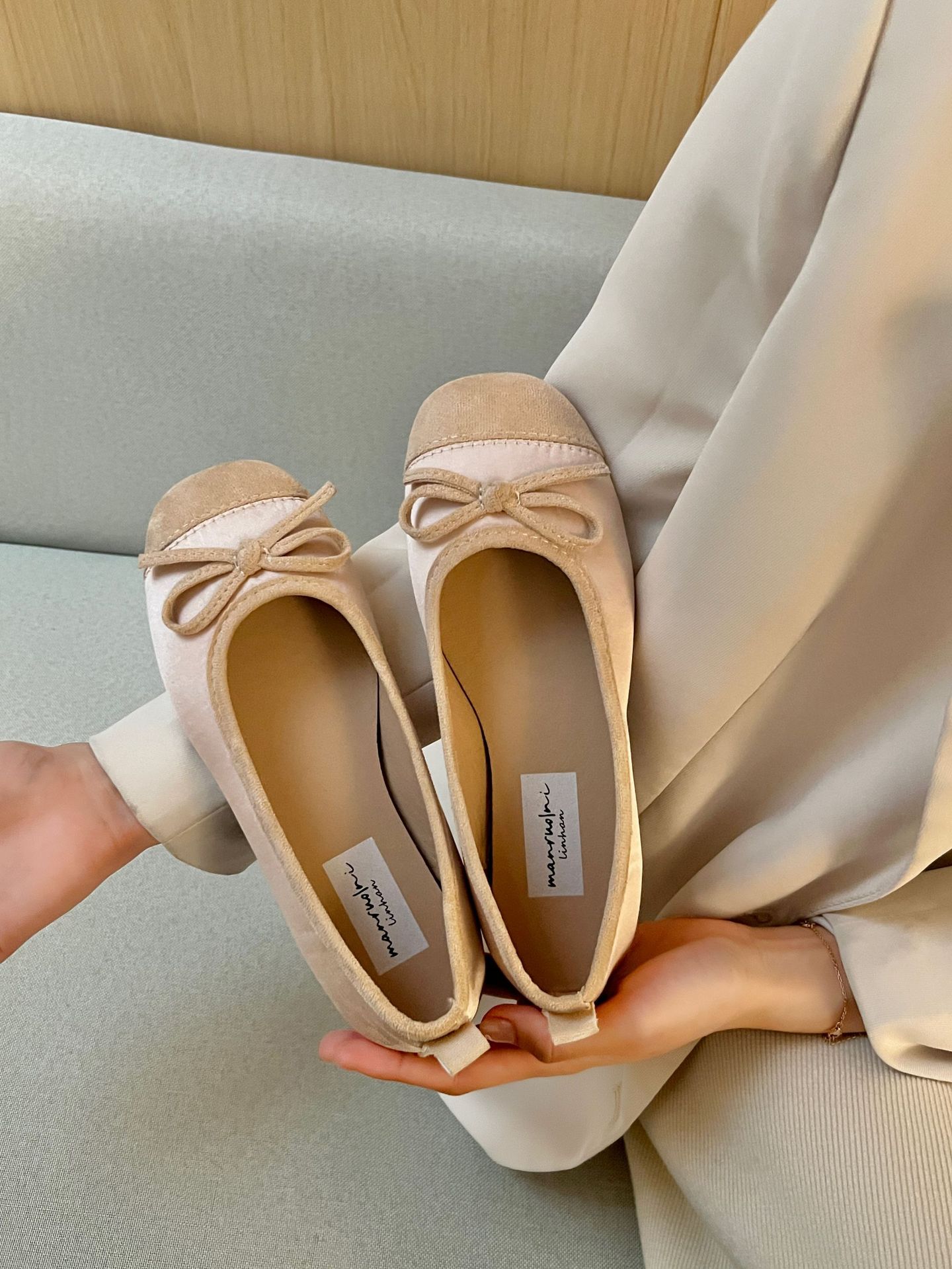 

Туфли на плоской подошве, вечерние, маленькие красные одинарные туфли, женская обувь 2025 весна и осень, балетки серебристого цвета на мягкой подошве 40 абрикосовый