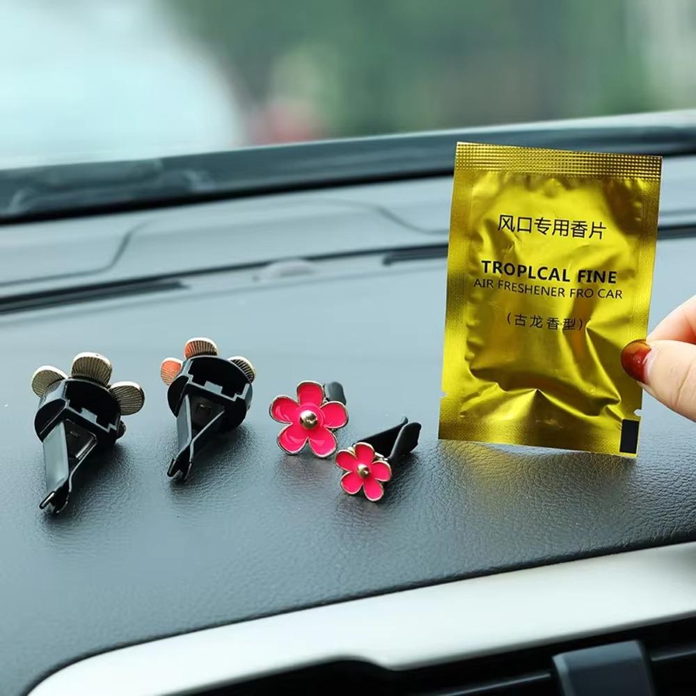 4-piece Alloy Daisy Flower Car Perfume Clip Car Air Conditioner Air Outlet Aromatherapy Air Relieving Agent