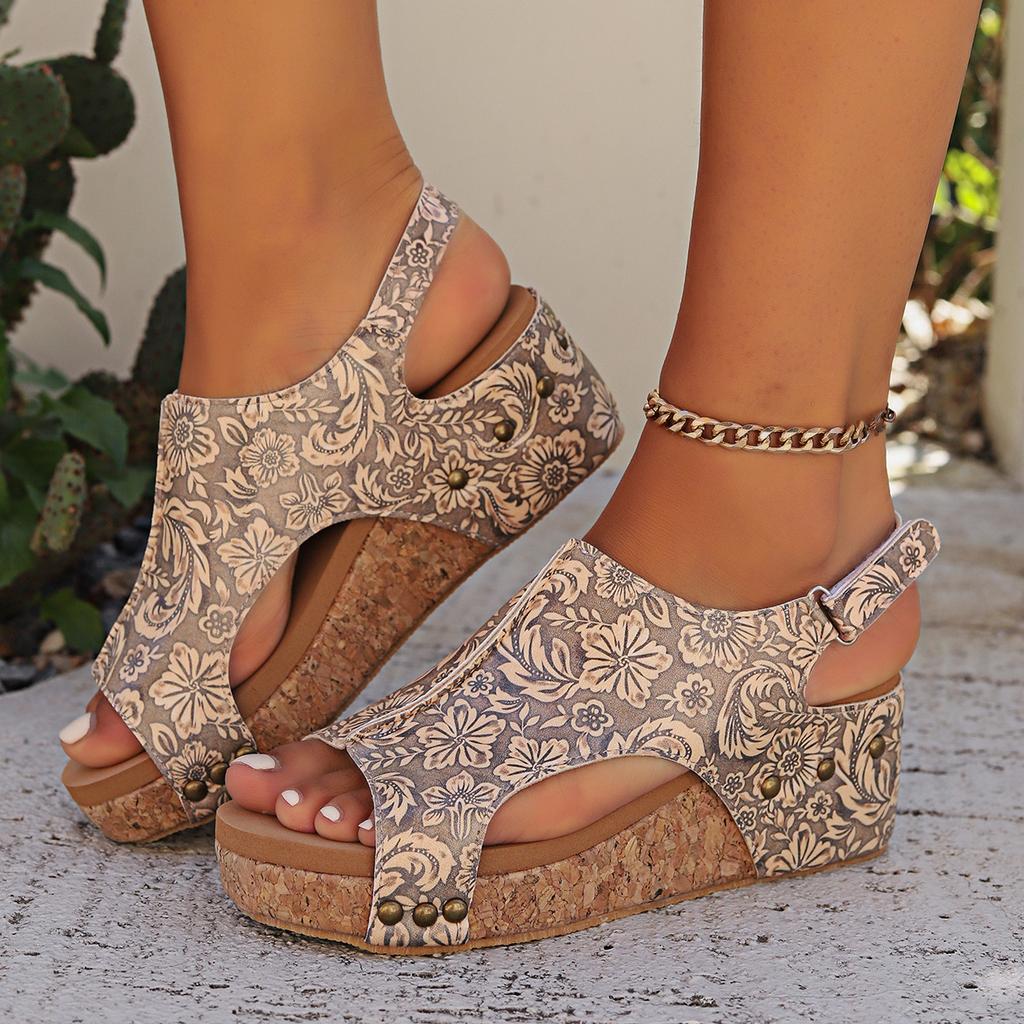 Fashion The 2025 summer new fashion height-increasing Chinese-style flower-themed large-sized casual sandals from Europe and America