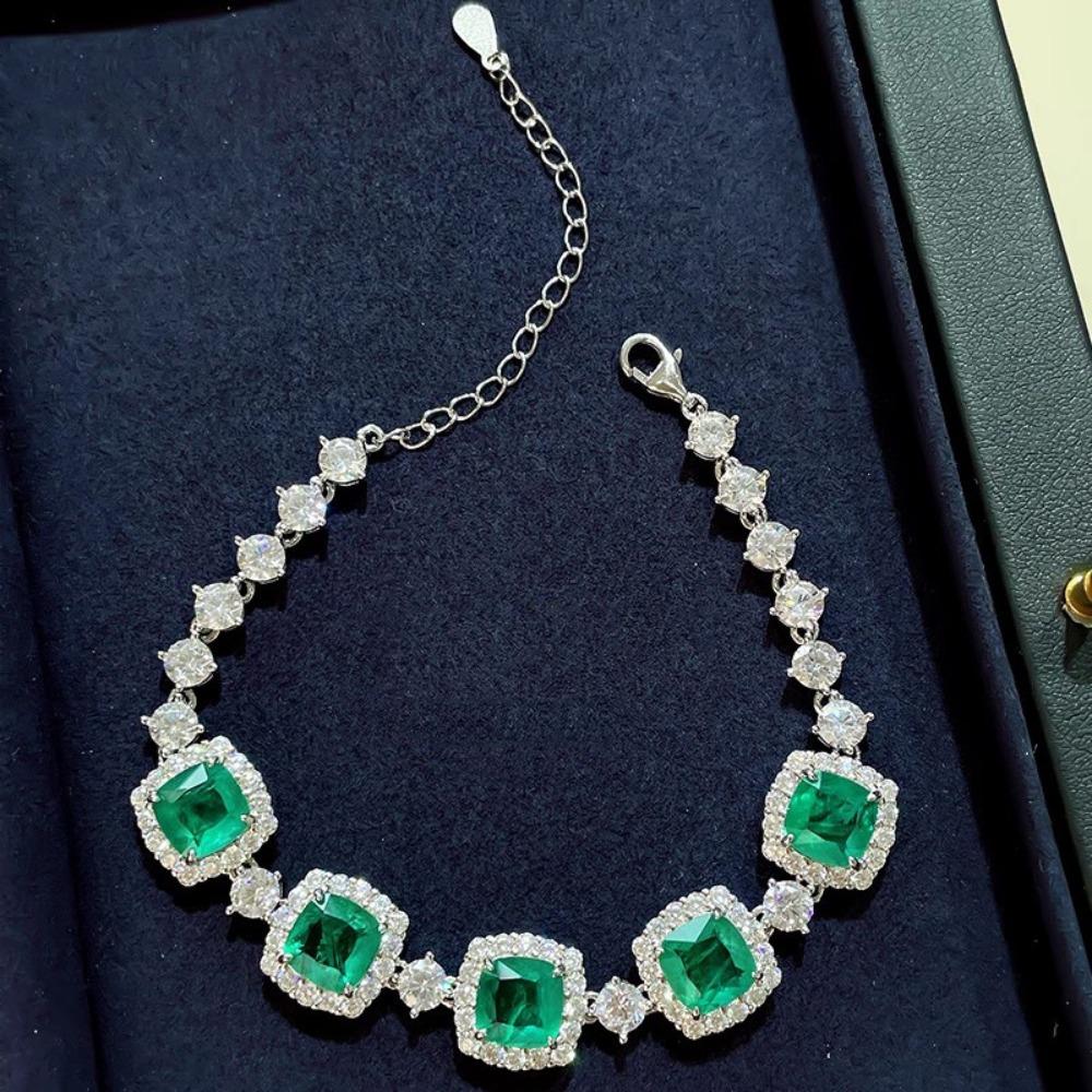 Luxury Jewelry Bracelet with Emerald and High Carbon Diamond for Women Elegant Party Dress Accessory