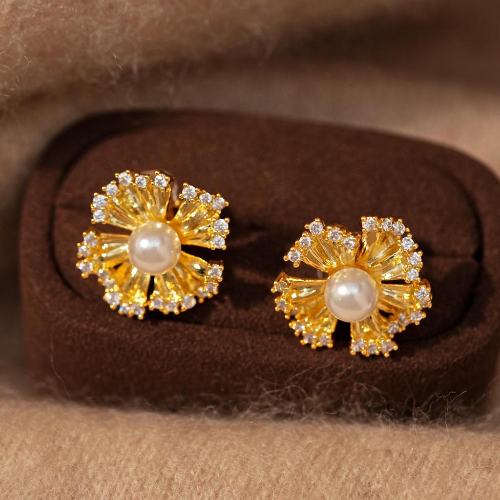 Gold-Plated Zircon Pearl Flower Clip-On Earrings – No Piercing Needed, Luxury Daily Wear