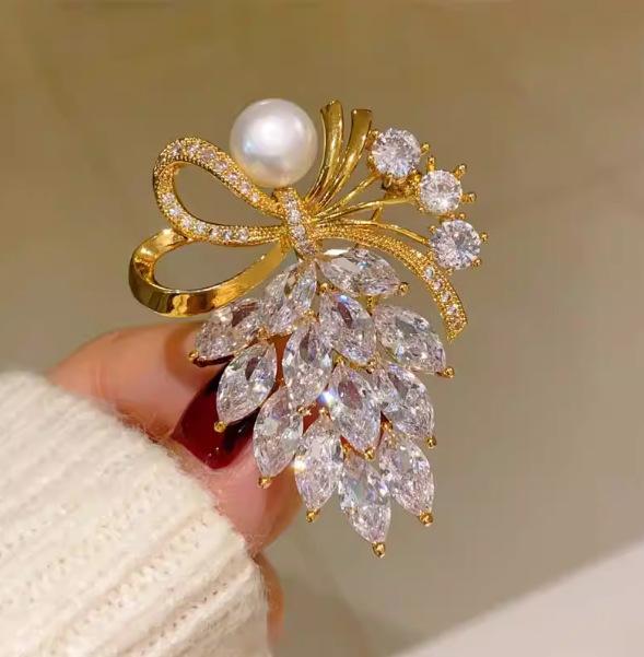 Fashion Rhinestone Crystal Bow Pearl Brooches Women Clothing Coat Jewelry Accessries Gifts