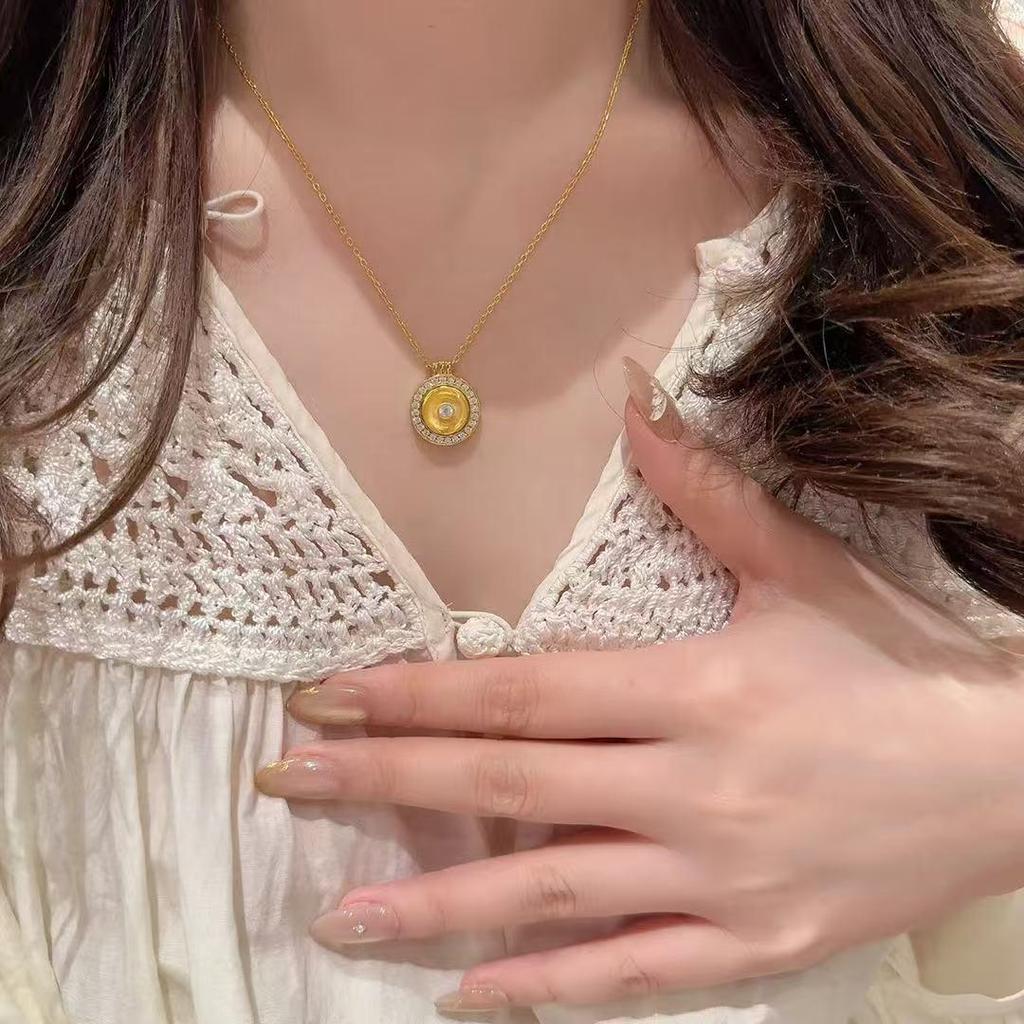 Gold-Plated Camellia Necklace with Inlaid Diamonds