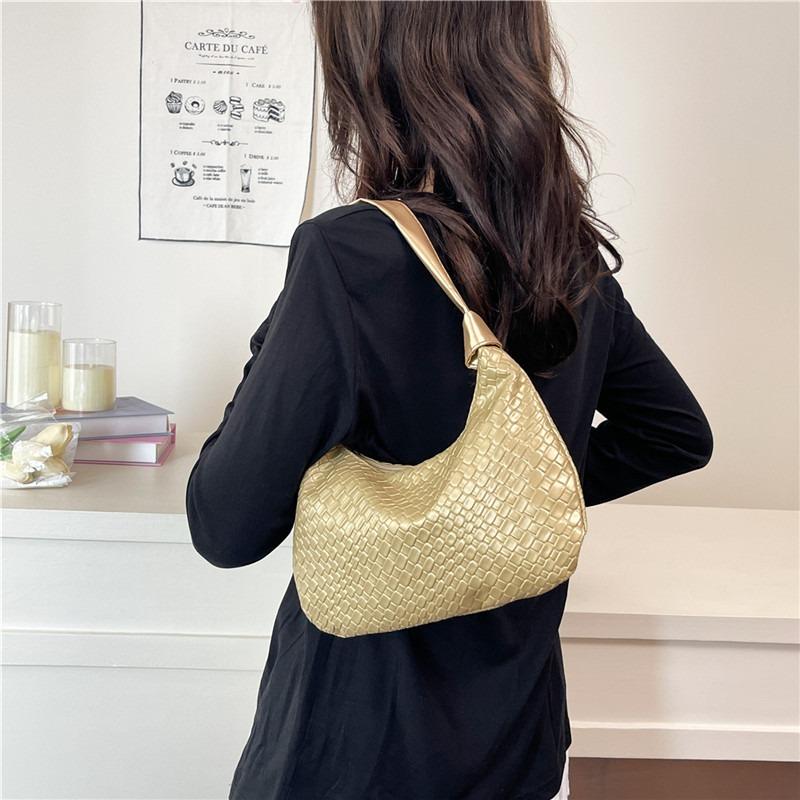 Casual Retro Solid Color Large Capacity New Fashion Woven Pattern Commuting Crescent Armpit Shoulder Bag