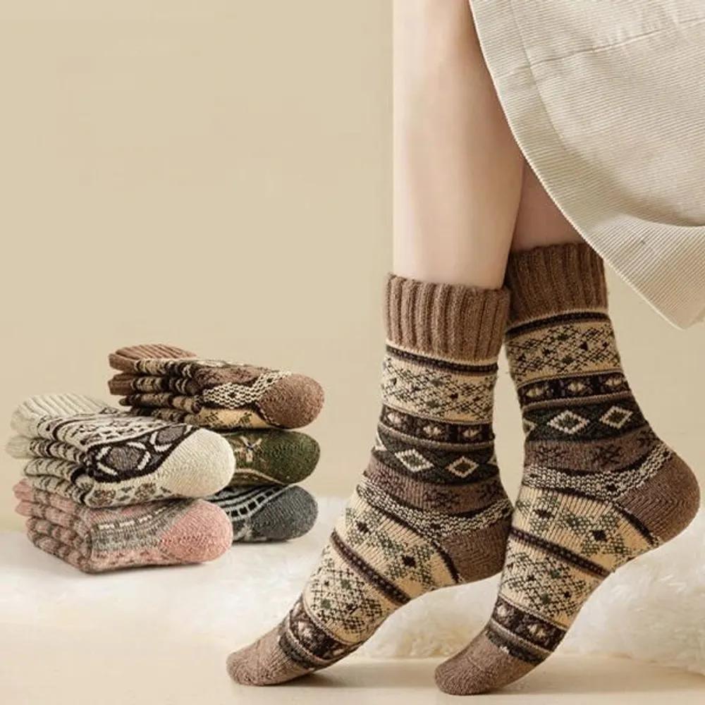 Holliz Pomiroom Winter Cozy Nordic Knit Pattern Socks green