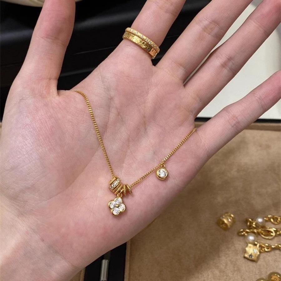 Medieval Passepartout running ring four-leaf clover zircon necklace 2025 light luxury exquisite collarbone chain