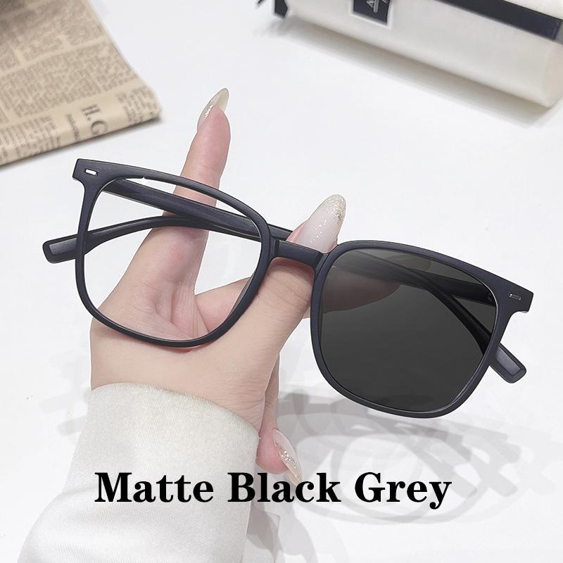 New Pochromic Square Sunglasses Rectangle Fashion Women Men Shades Sun Glasses for Female Male Traveling Oculos Plain Glasses