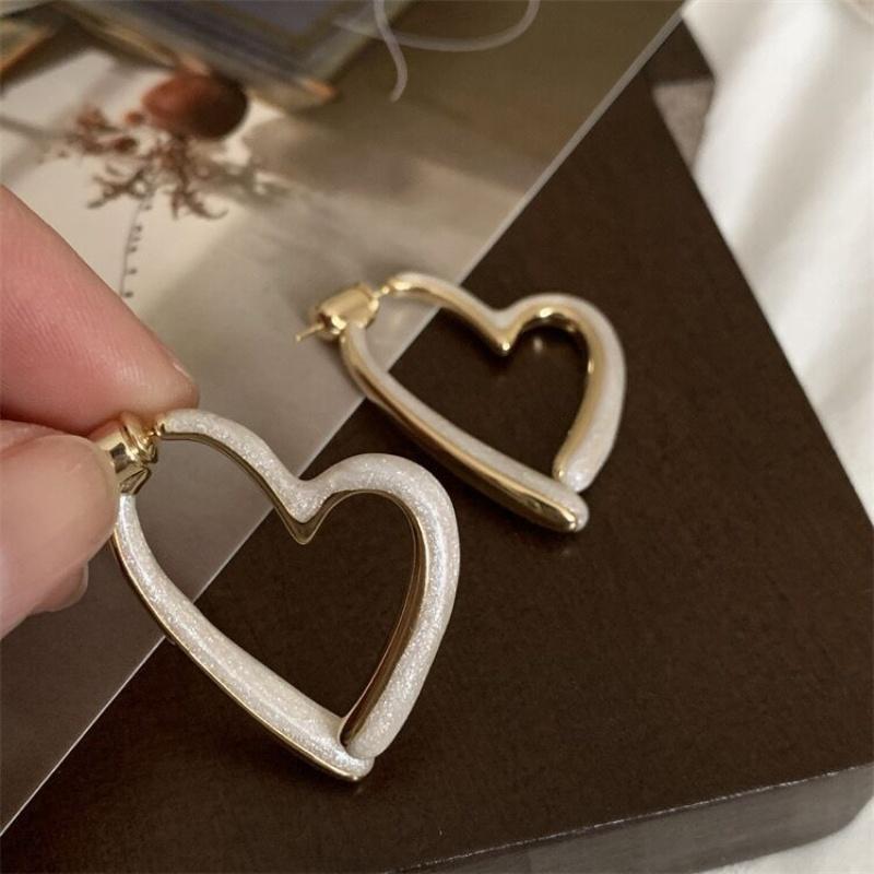 2024 Metal Love Earrings Goth Retro Aesthetic Exaggerated Metal Hollow Heart Drop Earring For Punk Girl Y2K Jewelry Accessories