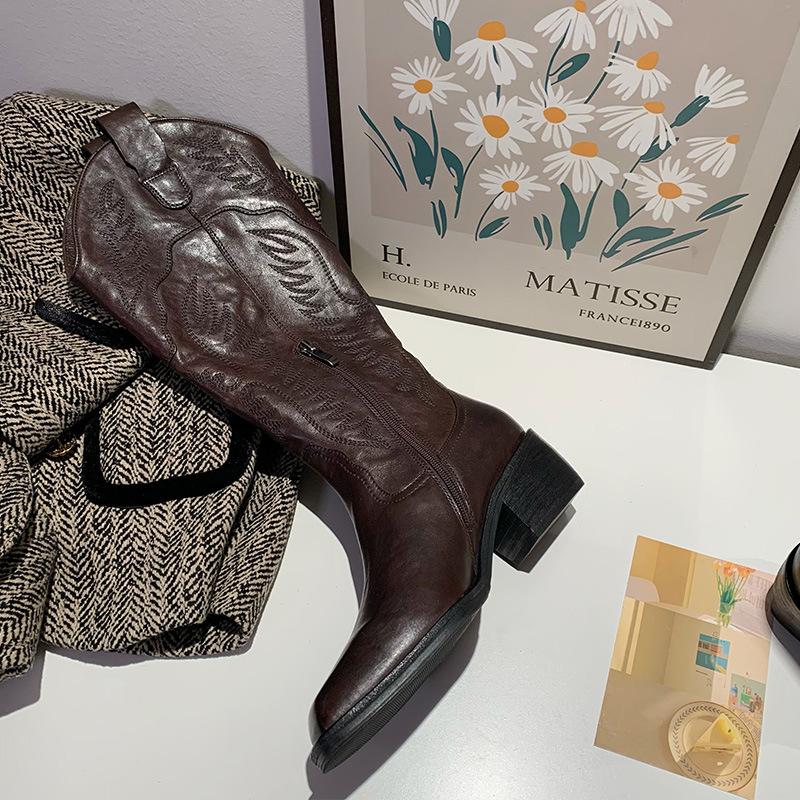 

Женские сапоги 2025 новые осенне-зимние с V-образным вырезом, тонкие, но до колена, вышитые длинные ковбойские сапоги в стиле ретро для верховой езды 40