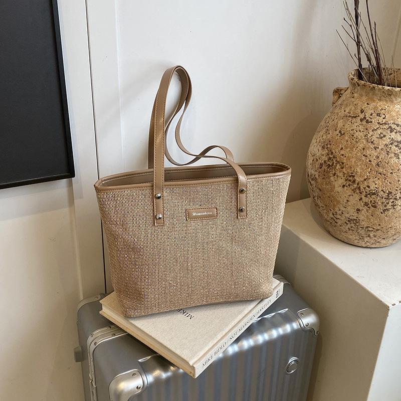 

Large-capacity straw beach bag, fashionable and versatile, trendy simple and high-end niche single shoulder underarm handbag