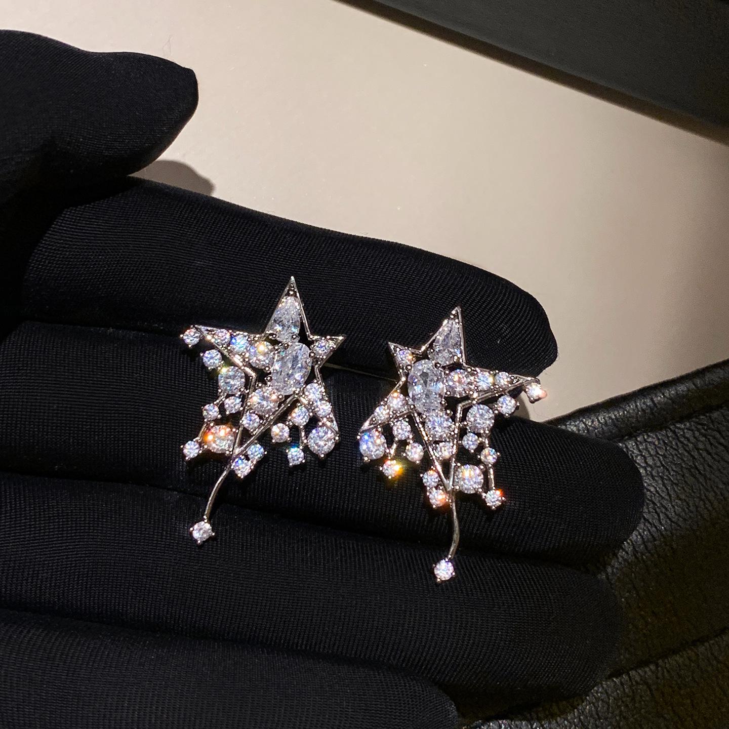 Silver Needle Cubic Zirconia Star Stud Earrings - Light Luxury, Exquisite, Versatile, High-End Fashion.
