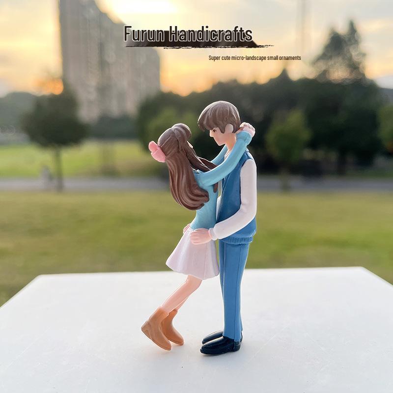 

Micro-Landscape Cartoon Couple PVC Figurine Cake Topper Small Gift