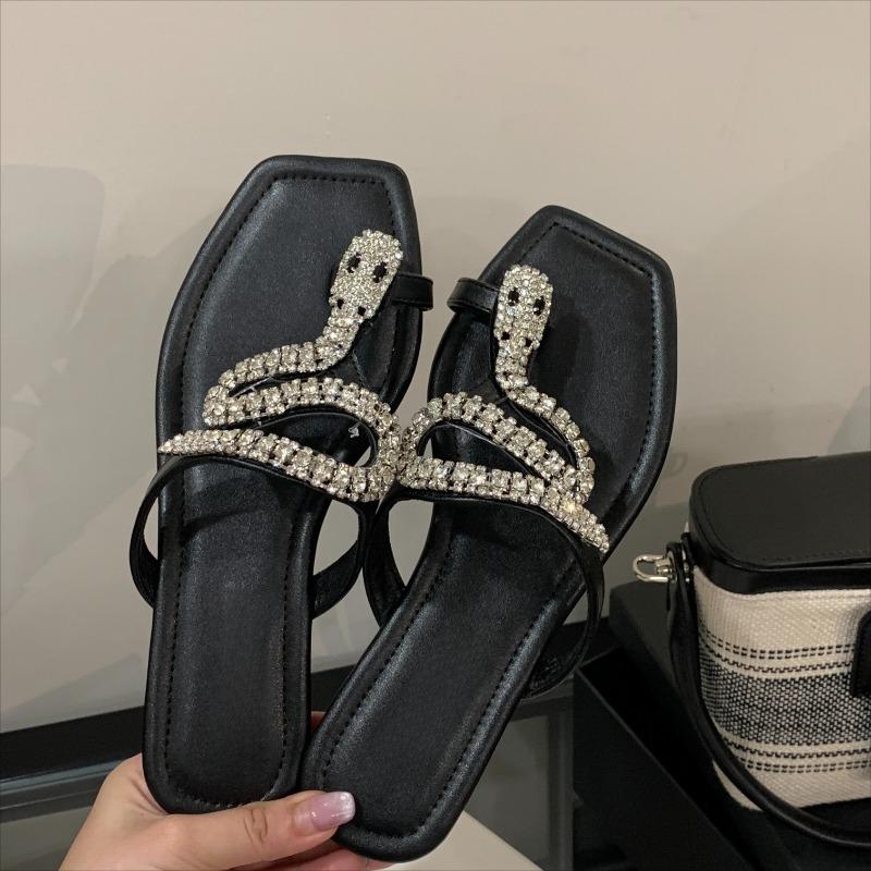 Summer New Serpentine Rhinestone Fairy Clip-in Slippers Upper Toe Flat Cool Women Soft Sole Low Heel Slip Beach Shoes