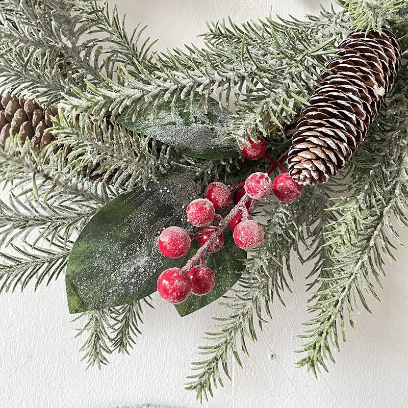 European-American Style Silver Snow Pine Cone Garland with PE Leaves & Red Berries for Christmas Decoration