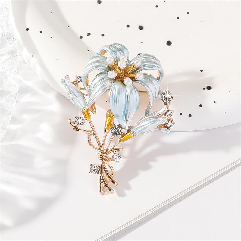 Fashionable Elegant Lily Flower Brooch