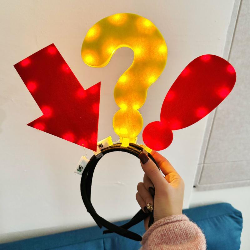 Einzigartiges Pfeillicht-Stirnband Lustiges Fragezeichen-Haarband Weihnachtsgeschenke Kopfschmuck für Mädchen Urlaubs-Haarreif Kostüm-Kopfschmuck