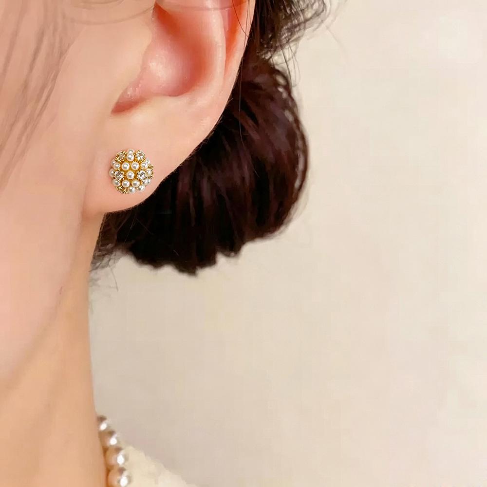 Elegant Zircon Pearl Flower Stud Earrings - Women's Fashionable High-Class Ear Ornaments