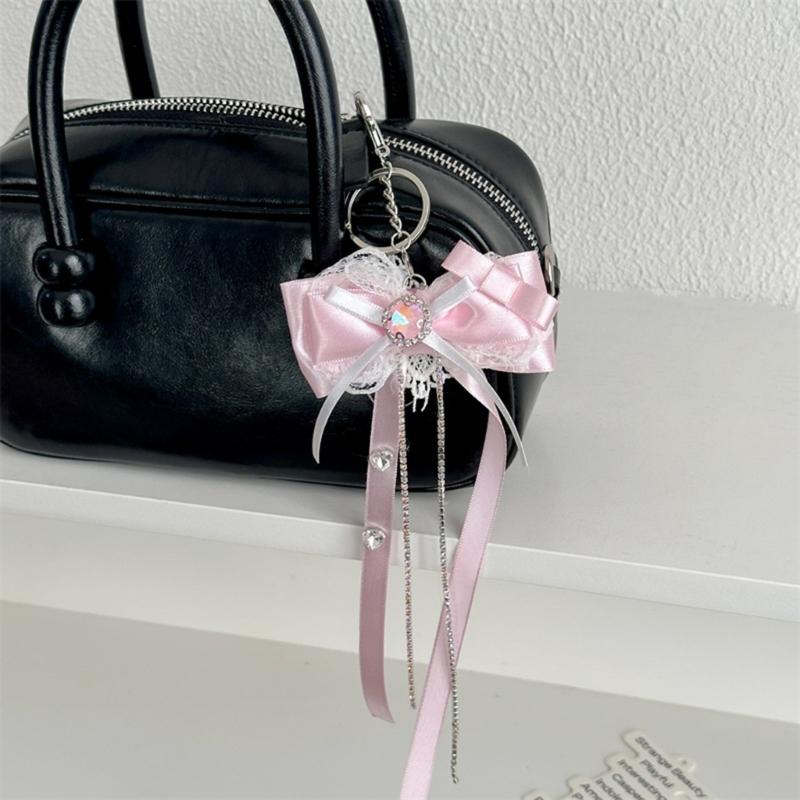 Uroczy Wisiorek z Koronki i Wstążki Motyl Zawieszka do Telefonu Uroczy Ornament do Zawieszenia na Torebce Dziewczęcej na Breloczek lub do Dekoracji Torby