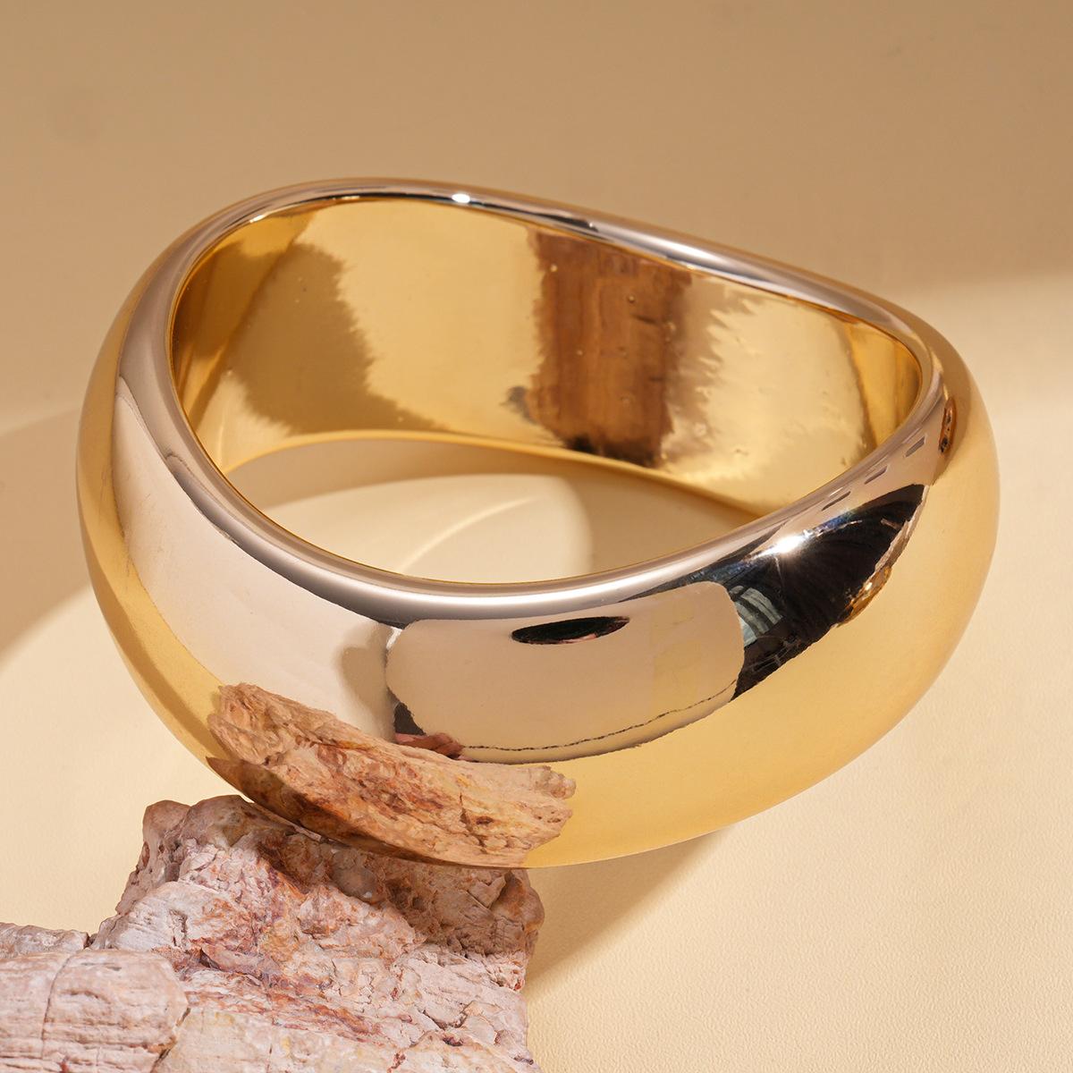 

European and American heavy industry acrylic geometric round square section bracelet niche personalized simple jewelry