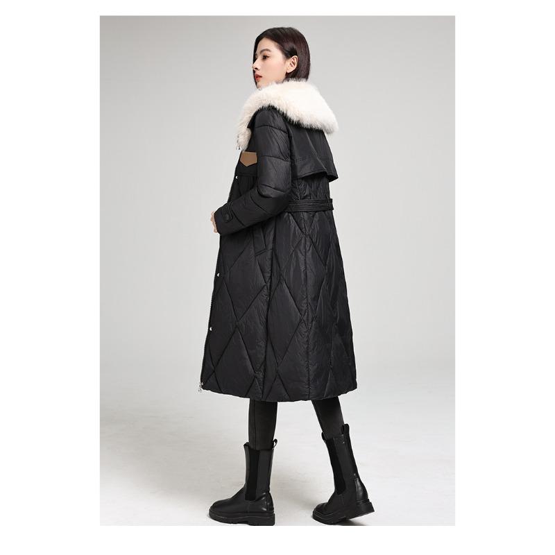 Elegantní a zeštíhlující dlouhý péřový kabát s velkým kožešinovým límcem pro dámskou zimní módu
