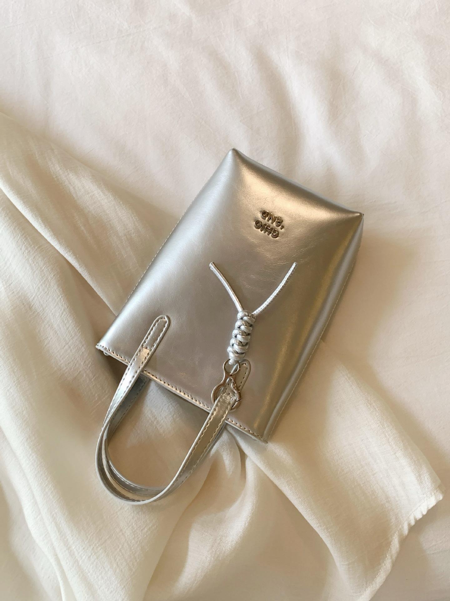 

Сумка для картофеля фри 2024 года, небольшая женская сумка для мобильных телефонов летом и портативная сумка-мессенджер через плечо. серебряный