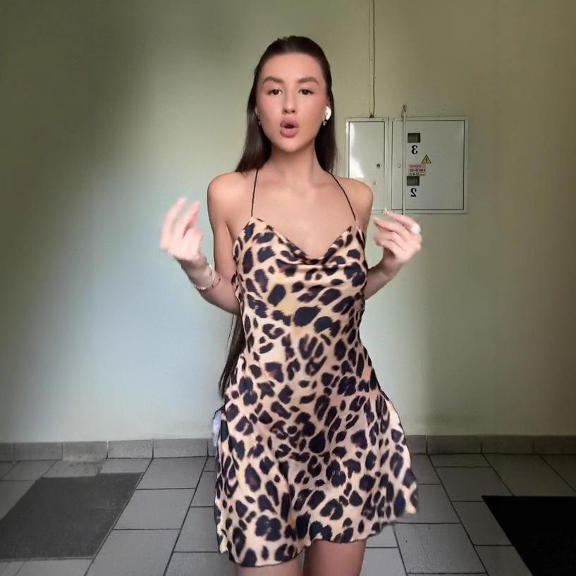 

Летнее женское платье-бодикон на тонких бретелях с леопардовым принтом и открытой спиной, 2025 XL верблюд