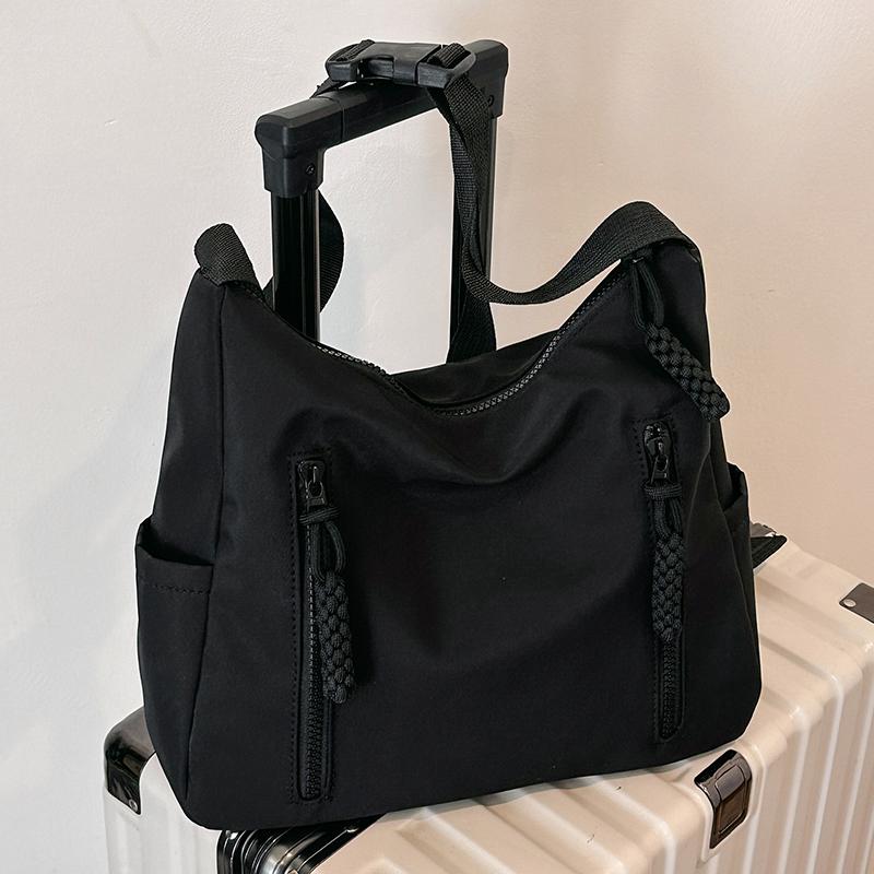 Neutral color bag for men and women, plain color, single-layer, zipper closure, adjustable strap, inside is black.