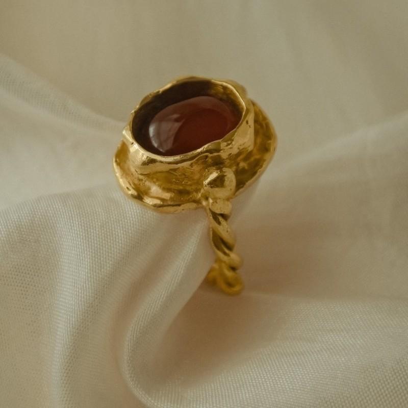 

Vintage Irregular Copper Plated 18K Real Gold Inlaid Chalcedony Twist Ring Niche Design Temperament Ring No. 7