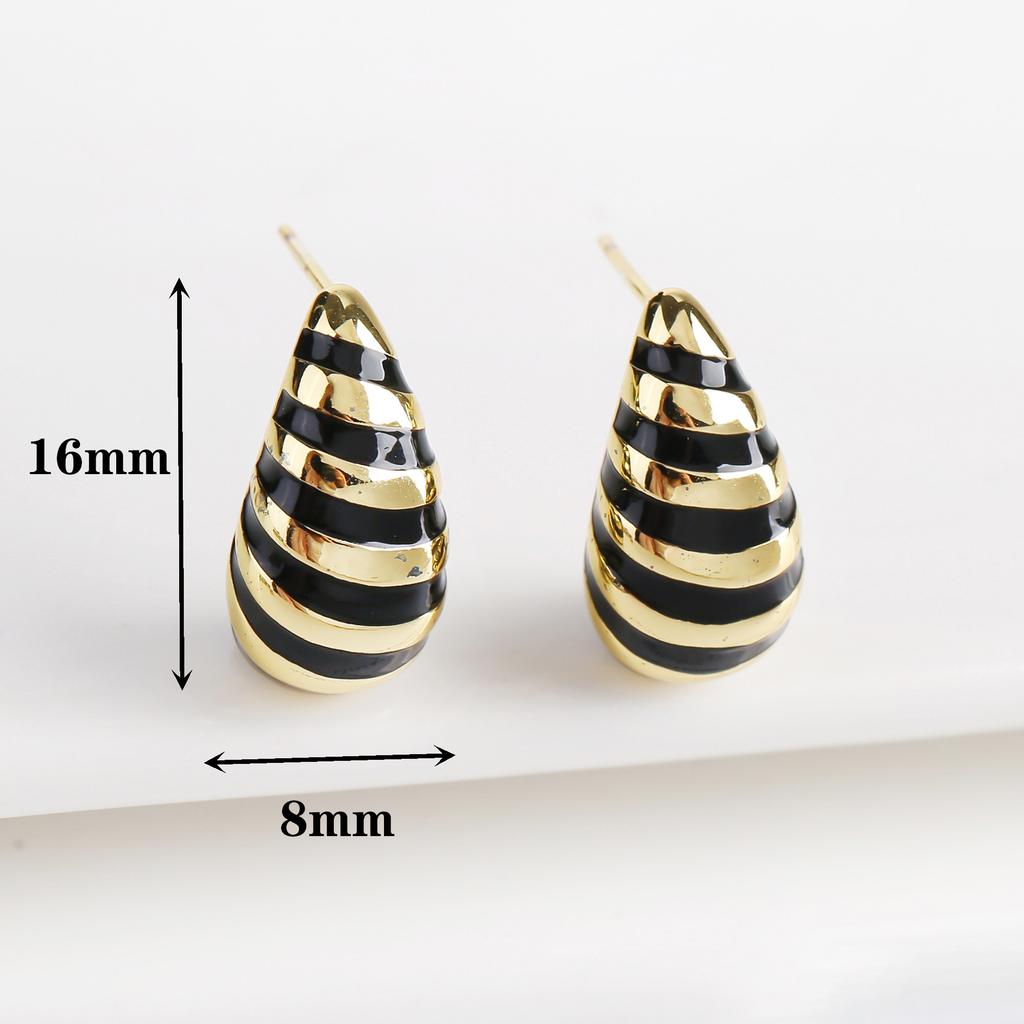 Classic Zirconia Comma Ladies Stud Earrings Fashion Water Drop Earrings Temperament for Woman Party Wedding Jewelry