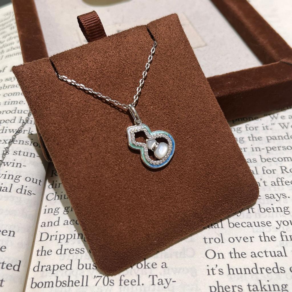 Natural White Shell Gradual Change Gourd Necklace Earrings Cold Premium Versatile Light Luxury Collarbone Chain Set