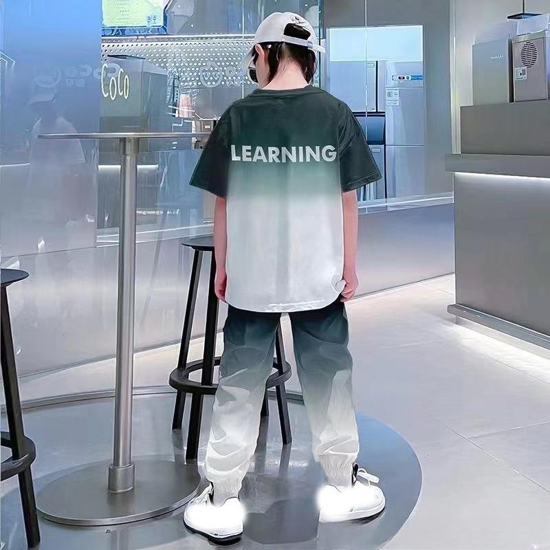 Letní Oblečení pro Dospívající Chlapce Ležérní Outfit Dětská Gradientní Tepláková Souprava Dětské Tričko + Kalhoty se Stahováním u Kotníků