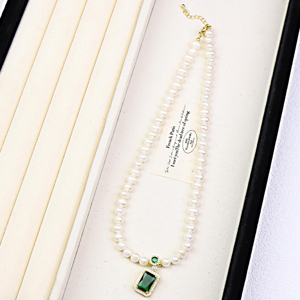 High-End Freshwater Pearl Necklace with Emerald Pendant - Women's Elegant Choker Gift