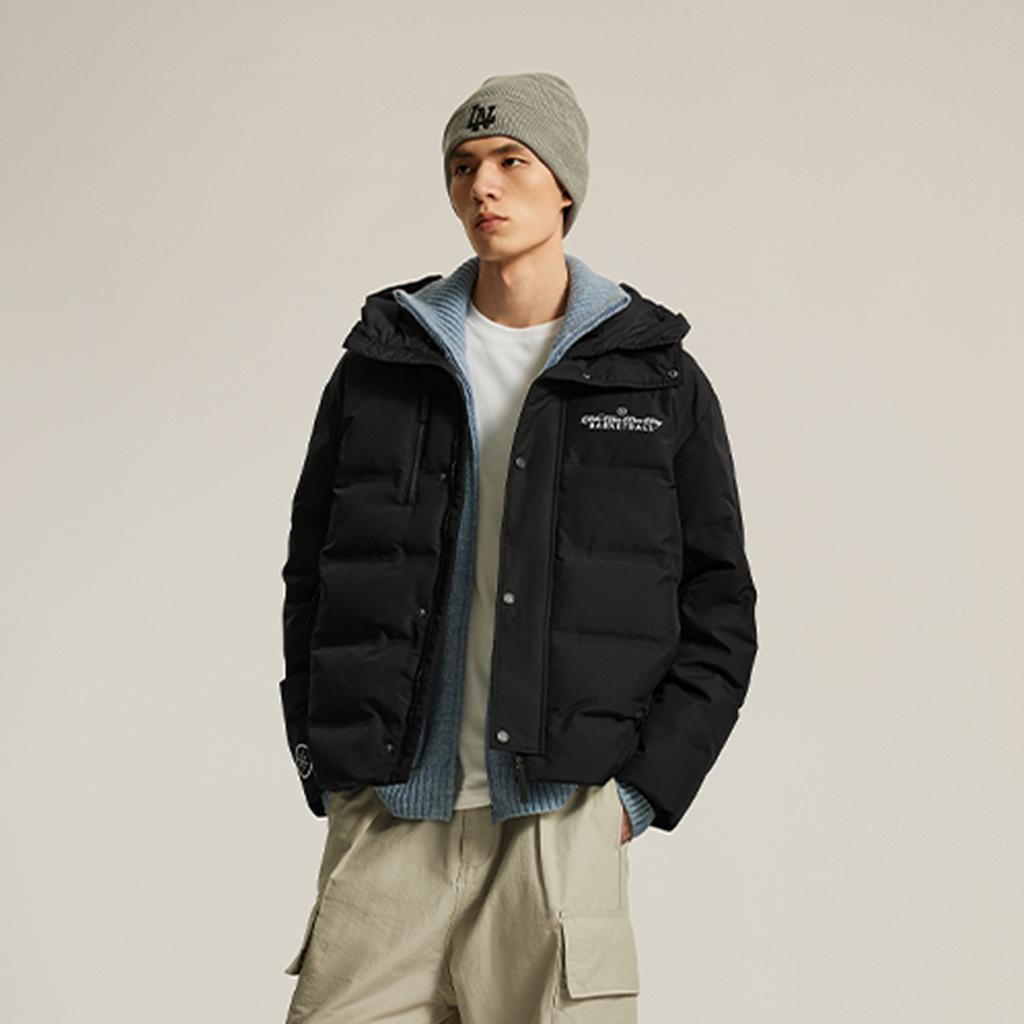 Li Ning Wade Series Water-Resistant Letter Print Hooded Versatile Cold-Resistant Casual Zipper Short Winter Down Jacket Men Jacket Black AYMU003-1