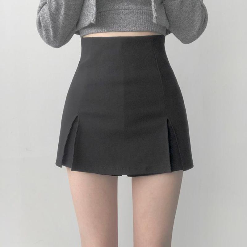 Schwarze knielange Rockhose für Damen - Sommerliche schlankmachende High-Waist-Rockshorts mit Schlitz